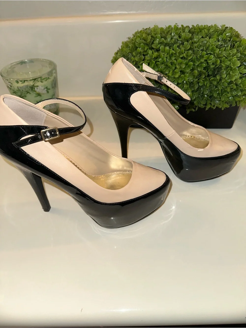 Two-Tone Mary Jane Platform Pump - Black & Nude